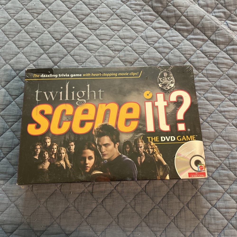 Mattel Twilight Scene It? DVD‎ Game - Black, Red, Yellow